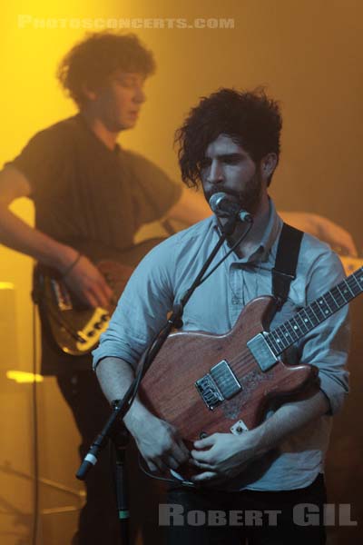 FOALS - 2008-11-15 - PARIS - La Cigale - Yannis Philippakis - Walter Gervers